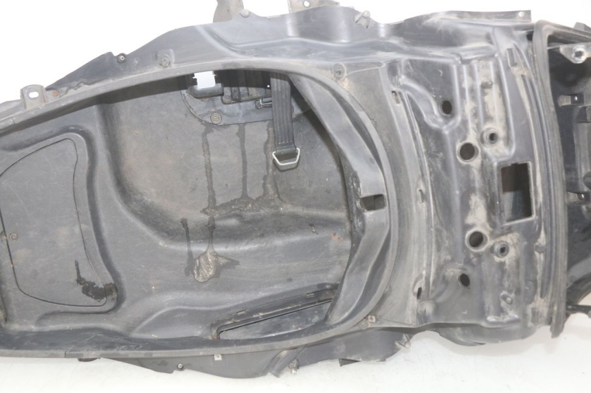 photo de COFFRE SELLE PIAGGIO MP3 LT 400 (2007 - 2012) - État de surface