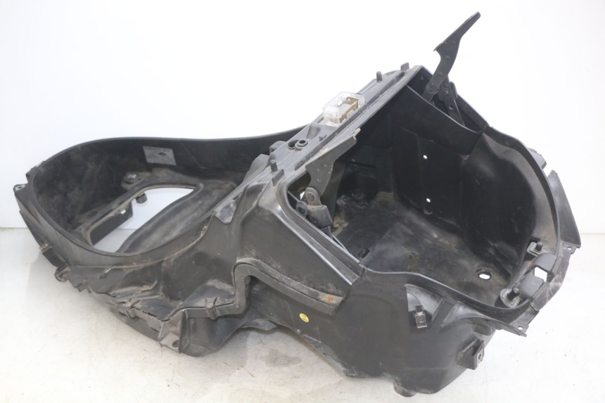 photo de COFFRE SELLE PIAGGIO MP3 LT 400 (2007 - 2012) - Autre angle de vue