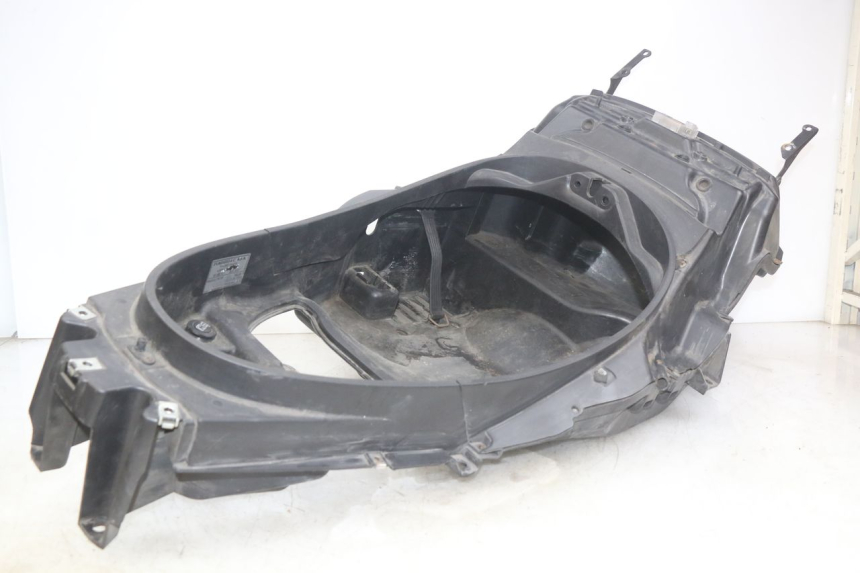 photo de COFFRE SELLE PIAGGIO MP3 LT 400 (2007 - 2012) - Gros plan technique