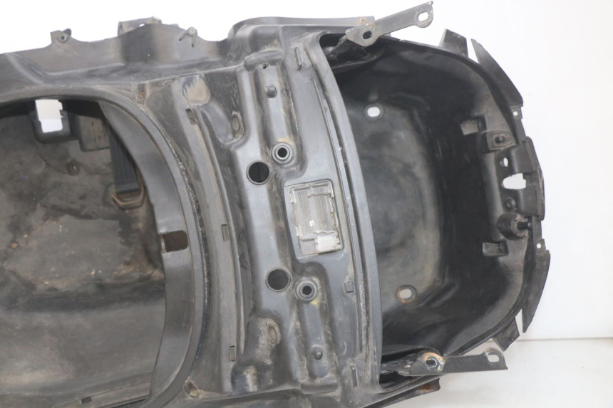 photo de COFFRE SELLE PIAGGIO MP3 LT 400 (2007 - 2012) - Vue d’ensemble