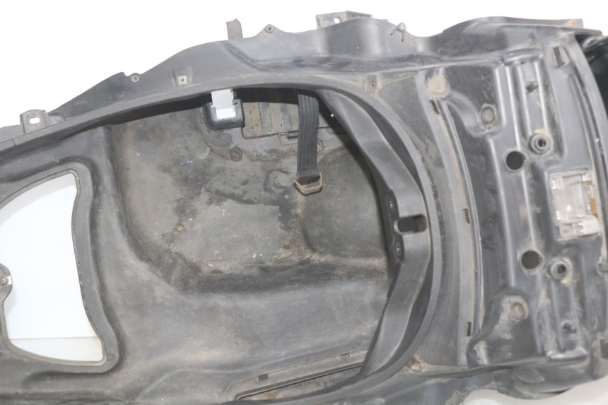 photo de COFFRE SELLE PIAGGIO MP3 LT 400 (2007 - 2012) - Points de fixation