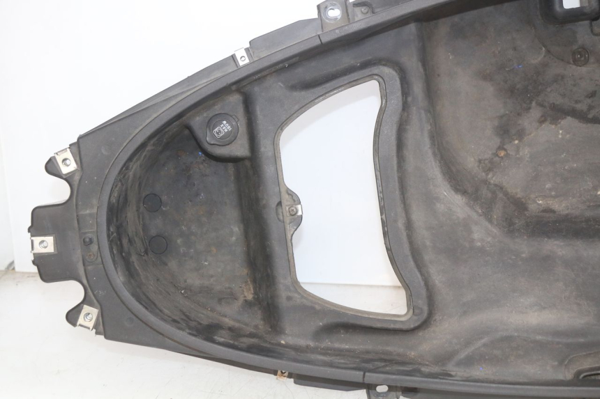 photo de COFFRE SELLE PIAGGIO MP3 LT 400 (2007 - 2012) - État de surface