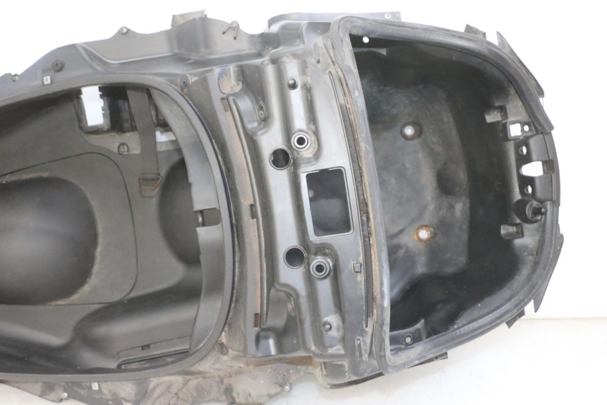 photo de COFFRE SELLE PIAGGIO MP3 LT 300 (2010 - 2016) - Détails caractéristiques