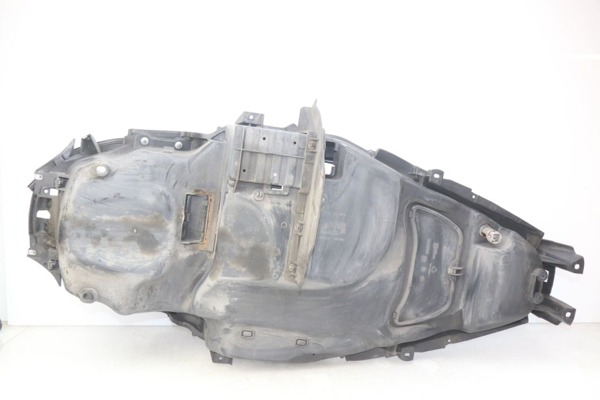 photo de COFFRE SELLE PIAGGIO MP3 500 (2011 - 2015) - Détail de la pièce