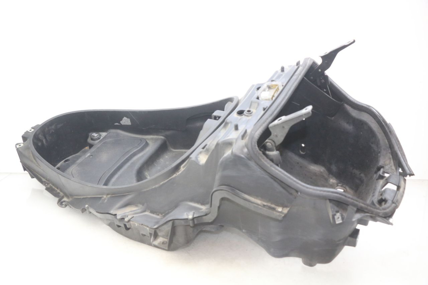 photo de COFFRE SELLE PIAGGIO MP3 500 (2011 - 2015) - Gros plan technique
