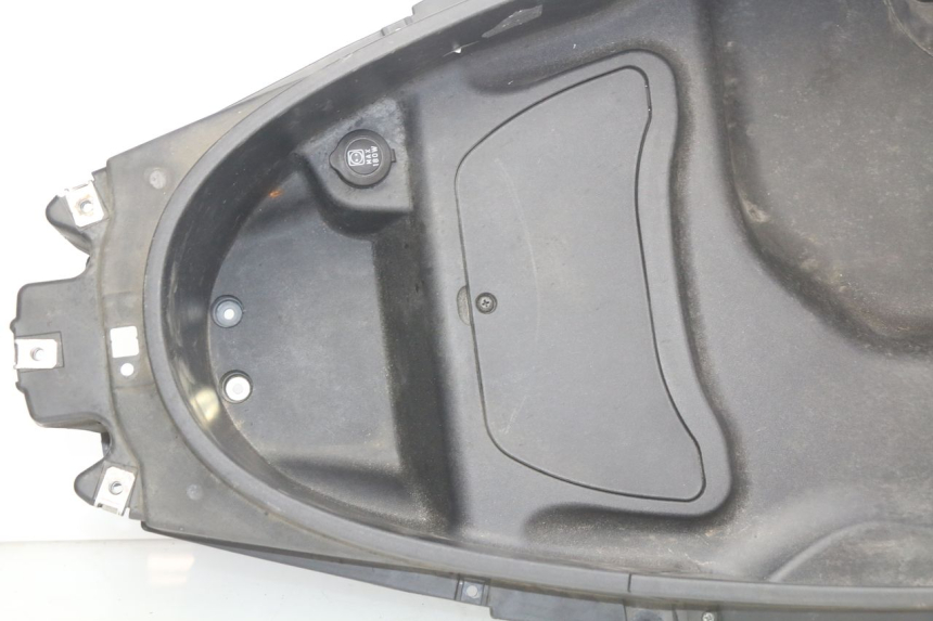photo de COFFRE SELLE PIAGGIO MP3 500 (2011 - 2015) - Marquages et références