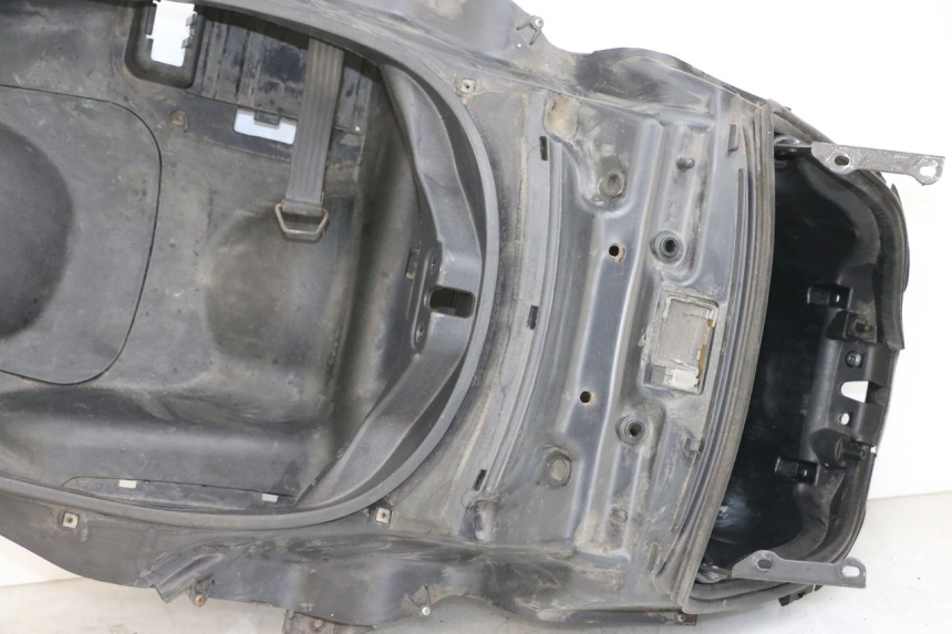 photo de COFFRE SELLE PIAGGIO MP3 125 (2006 - 2014) - Points de fixation