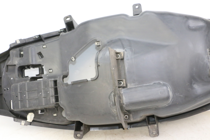 photo de COFFRE SELLE PIAGGIO MP3 500 (2014 - 2017) - Points de fixation