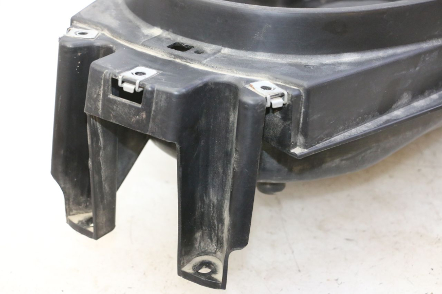 photo de COFFRE SELLE PIAGGIO MP3 RL 250 (2006 - 2010) - Zoom état d’usage