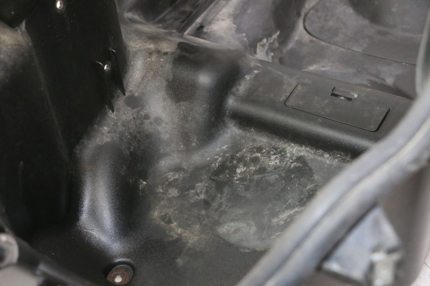 photo de COFFRE SELLE PIAGGIO MP3 RL 250 (2006 - 2010) - Vue d’ensemble