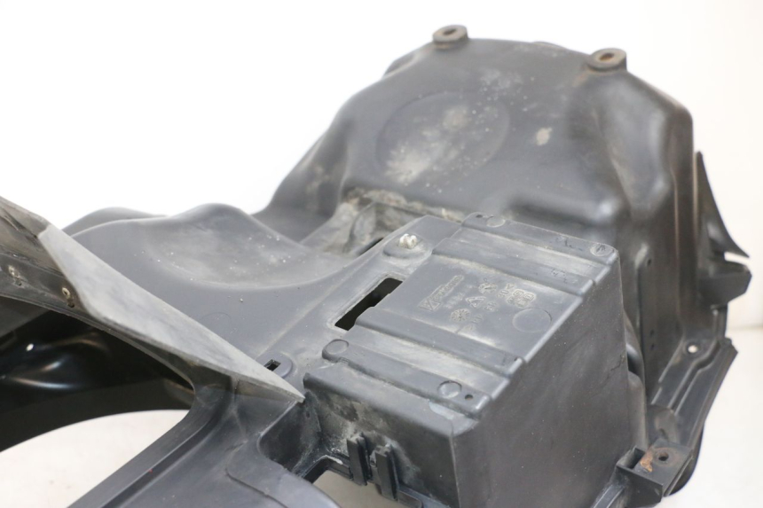 photo de COFFRE SELLE PIAGGIO MP3 RL 250 (2006 - 2010) - État de surface