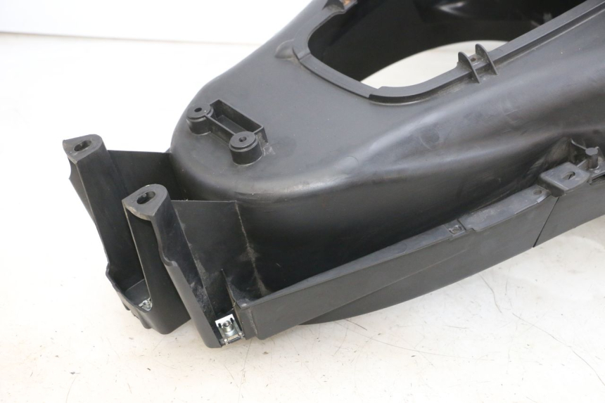 photo de COFFRE SELLE PIAGGIO MP3 RL 250 (2006 - 2010) - Marquages et références