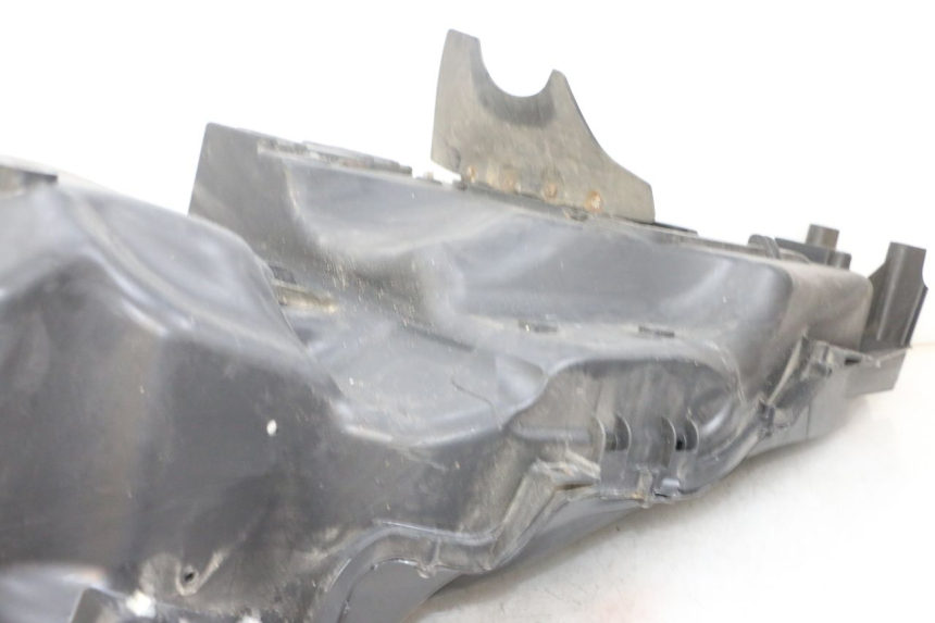 photo de COFFRE SELLE PIAGGIO MP3 RL 250 (2006 - 2010) - Zoom état d’usage