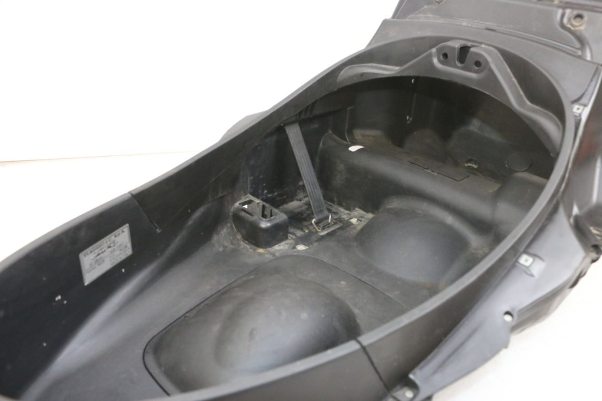 photo de COFFRE SELLE PIAGGIO MP3 RL 250 (2006 - 2010) - État de surface