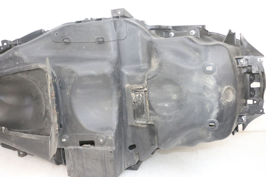 photo de COFFRE SELLE PIAGGIO MP3 RL 250 (2006 - 2010) - Marquages et références