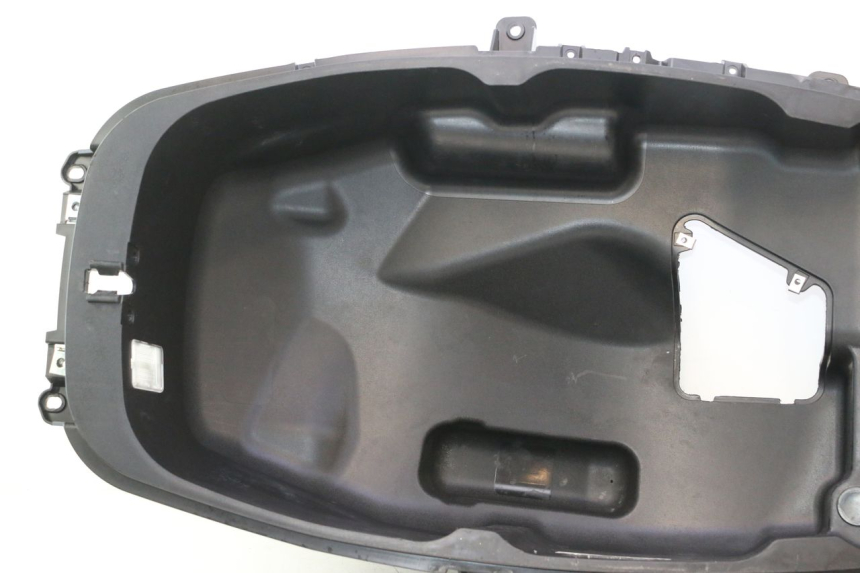 photo de COFFRE SELLE PIAGGIO MP3 500 (2016 - 2018) - Inspection visuelle