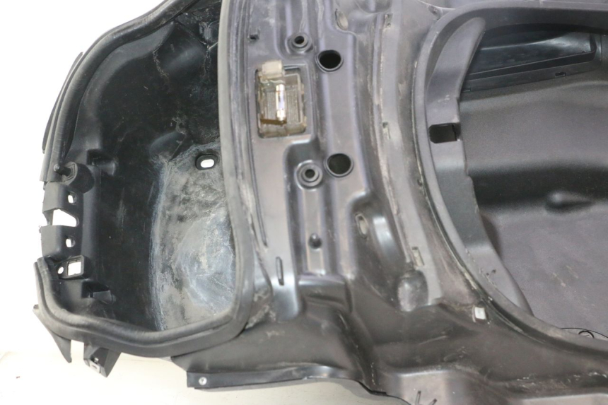 photo de COFFRE SELLE PIAGGIO MP3 500 (2011 - 2015) - Zoom composants