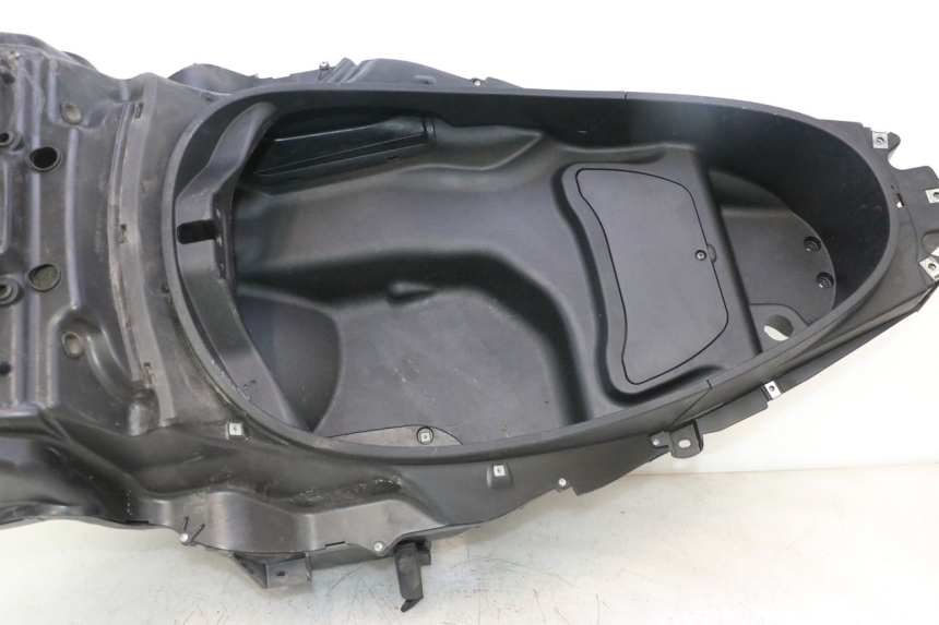 photo de COFFRE SELLE PIAGGIO MP3 500 (2011 - 2015) - Vue rapprochée