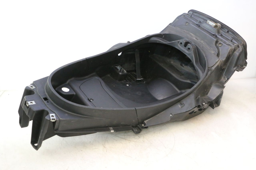 photo de COFFRE SELLE PIAGGIO MP3 500 (2011 - 2015) - Autre angle de vue