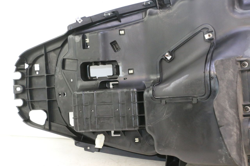 photo de COFFRE SELLE PIAGGIO MP3 500 (2016 - 2018) - Marquages et références