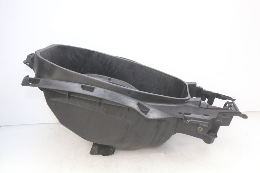 photo de COFFRE SELLE YAMAHA N-MAX NMAX 125 (2017 - 2020) - Gros plan technique