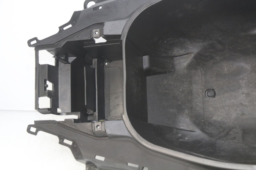 photo de COFFRE SELLE YAMAHA N-MAX NMAX 125 (2017 - 2020) - État de surface