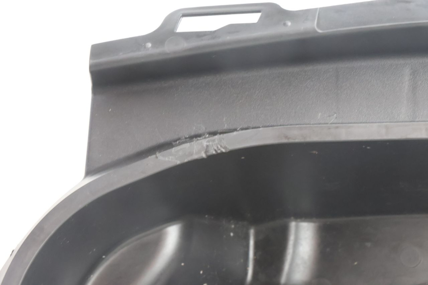 photo de COFFRE SELLE YAMAHA N-MAX NMAX 125 (2021 - 2024) - Gros plan technique
