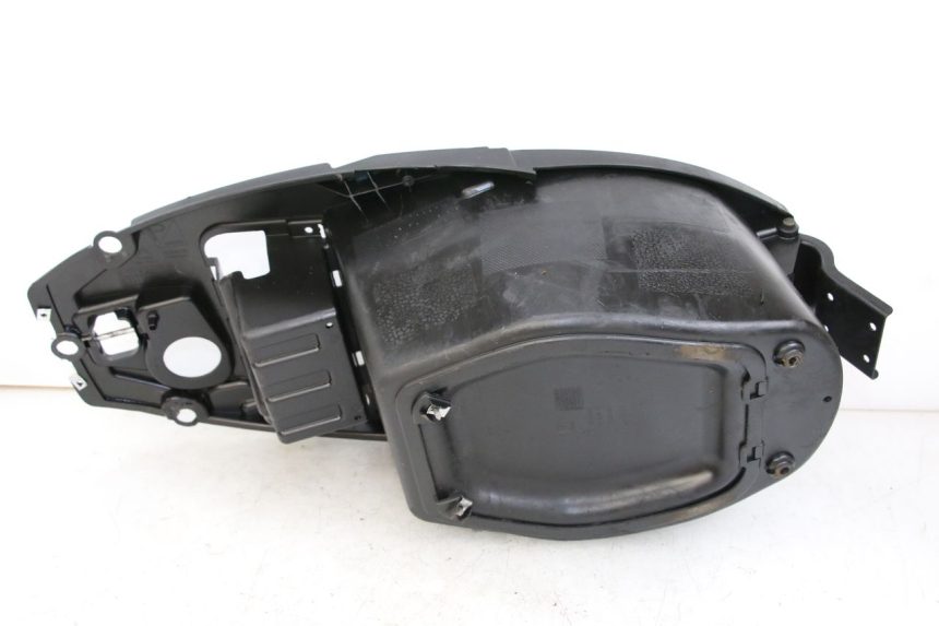 photo de COFFRE SELLE PIAGGIO NEW TYPHOON 50 (2018 - 2021) - Détail de la pièce