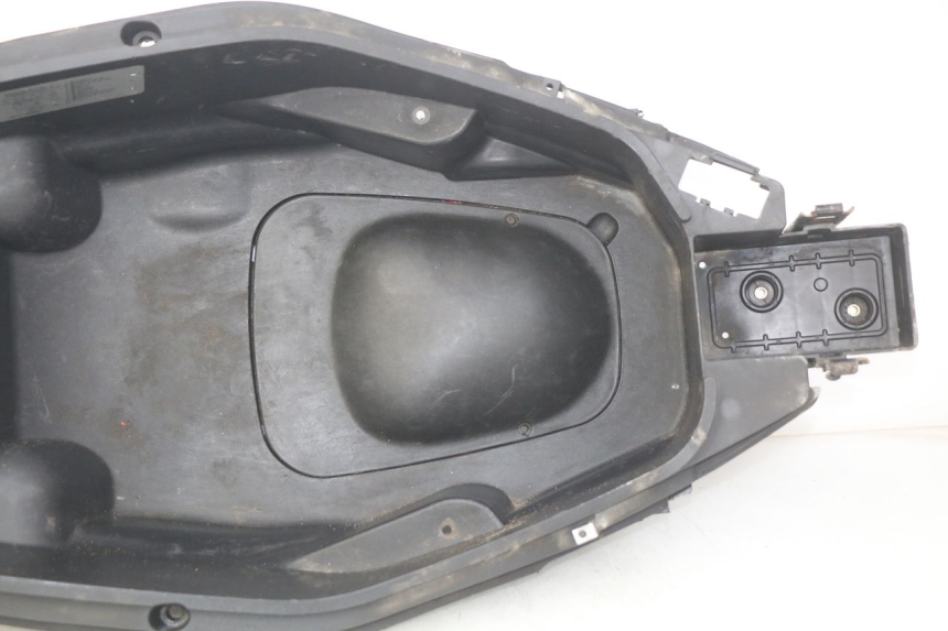 photo de COFFRE SELLE GILERA NEXUS 125 (2007 - 2009) - Zoom composants