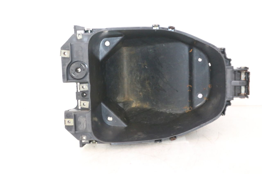 photo de COFFRE SELLE MBK NITRO 50 (2004 - 2008) - Vue rapprochée