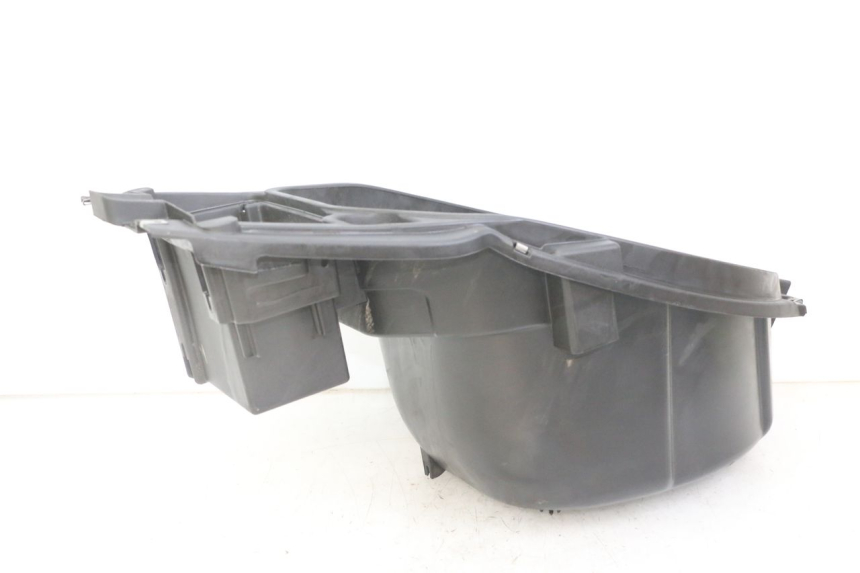 photo de COFFRE SELLE PIAGGIO NRG POWER PUREJET 50 (2018 - 2021) - Gros plan technique