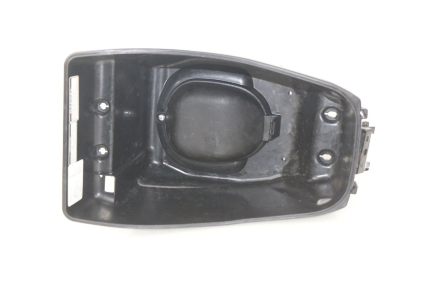 photo de COFFRE SELLE SYM ORBIT 2 50 (2008 - 2014) - Gros plan technique