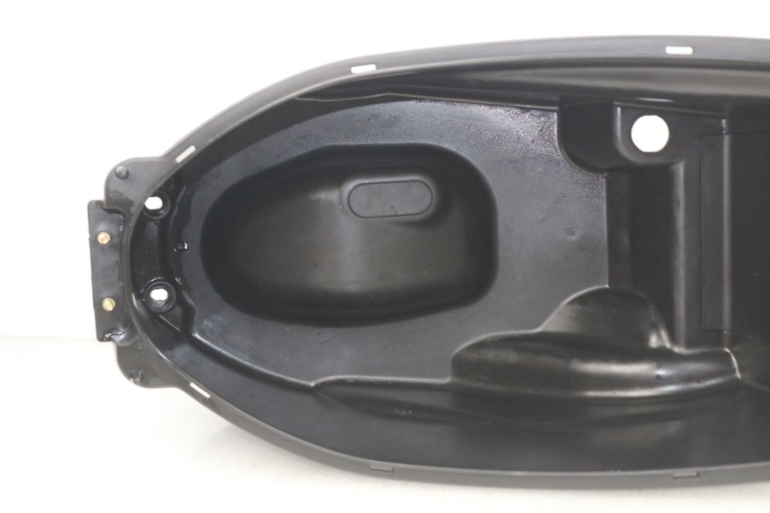 photo de COFFRE SELLE SYM ORBIT III 3 4T 50 (2021 - 2025) - Vue d’ensemble