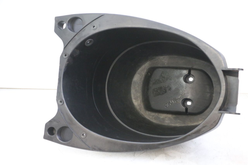 photo de COFFRE SELLE MBK OVETTO 4T 50 (2008 - 2016) - Gros plan technique