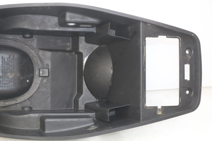 photo de COFFRE SELLE KYMCO PEOPLE 250 (2004 - 2008) - État de surface