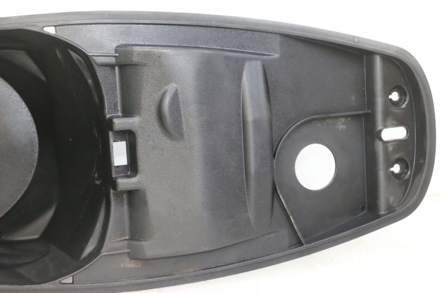 photo de COFFRE SELLE PEUGEOT BELVILLE 125 (2017 - 2021) - Gros plan technique