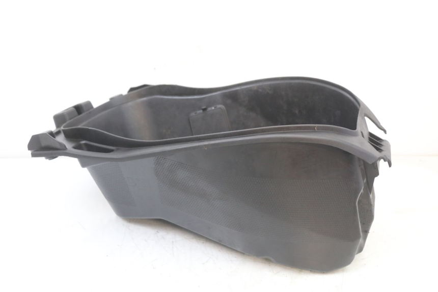 photo de COFFRE SELLE PEUGEOT DJANGO 125 (2014 - 2017) - Gros plan technique