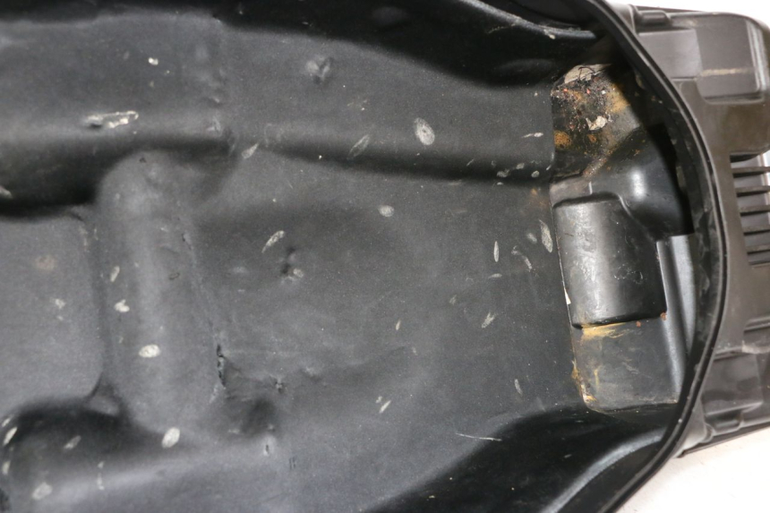 photo de COFFRE SELLE PEUGEOT SATELIS 125 (2013 - 2018) - Marquages et références