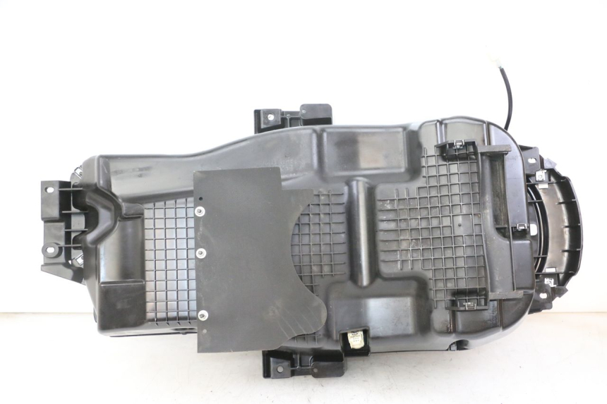 photo de COFFRE SELLE PEUGEOT SATELIS 125 (2013 - 2018) - Autre angle de vue