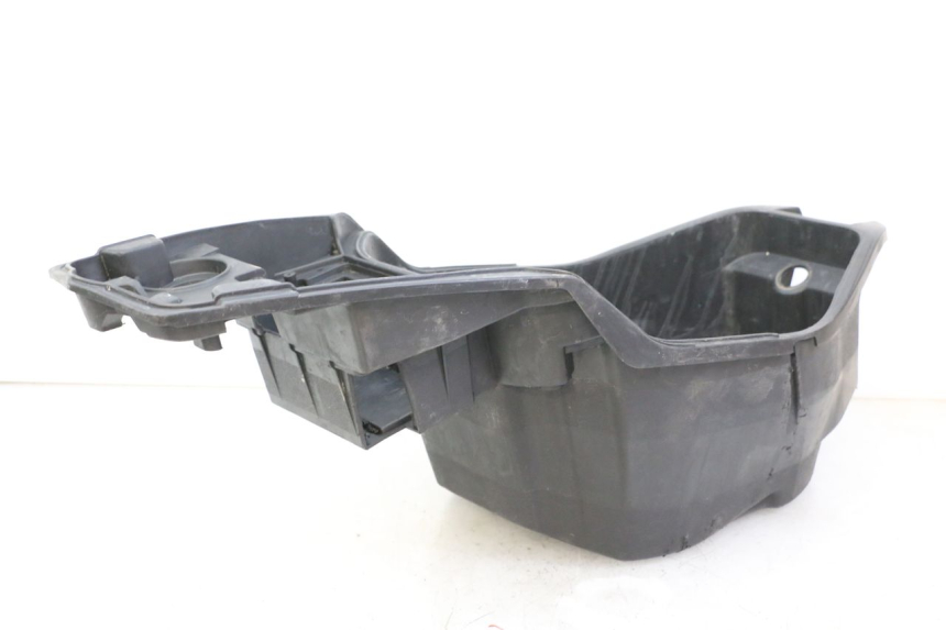 photo de COFFRE SELLE PEUGEOT SPEEDFIGHT 3 LC 2T 50 (2009 - 2015) - Gros plan technique