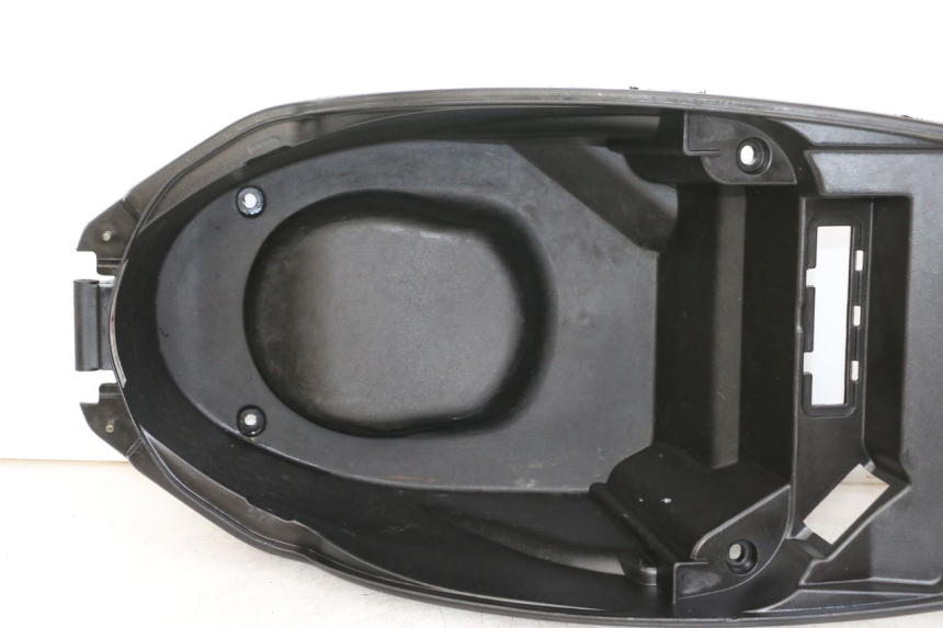 photo de COFFRE SELLE PEUGEOT STREETZONE 4T 50 (2018 - 2023) - Points de fixation