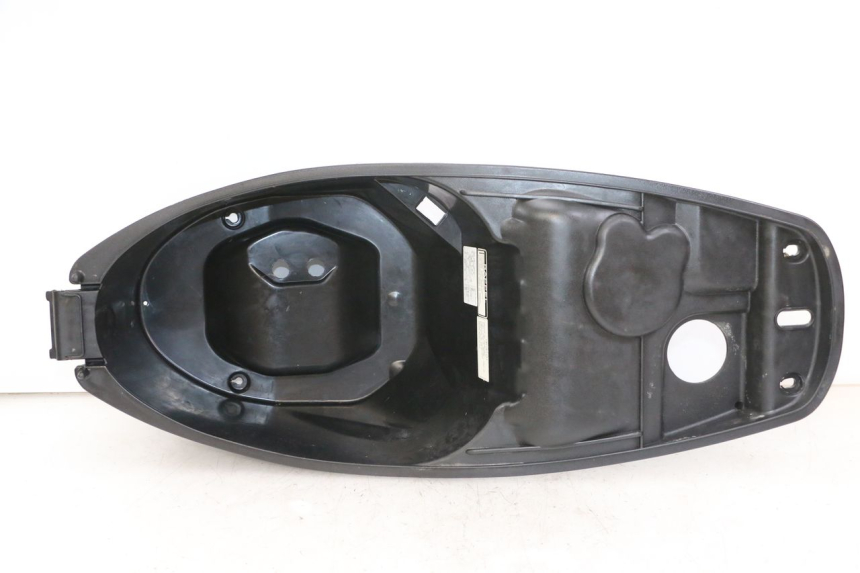 photo de COFFRE SELLE PEUGEOT TWEET 4T 50 (2014 - 2019) - Gros plan technique