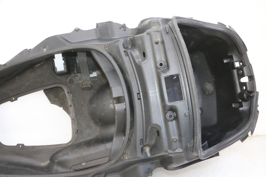 photo de COFFRE SELLE PIAGGIO MP3 125 (2006 - 2014) - Marquages et références