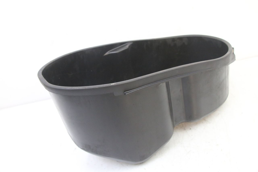 photo de COFFRE SELLE PIAGGIO VESPA GRANTURISMO 125 (2003 - 2007) - Autre angle de vue