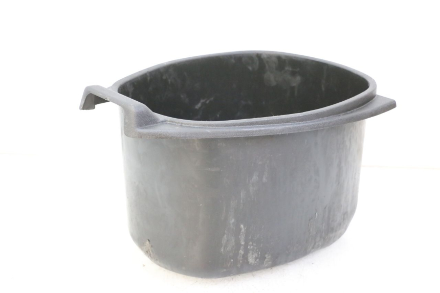 photo de COFFRE SELLE PIAGGIO VESPA S 2T 50 (2007 - 2014) - Gros plan technique