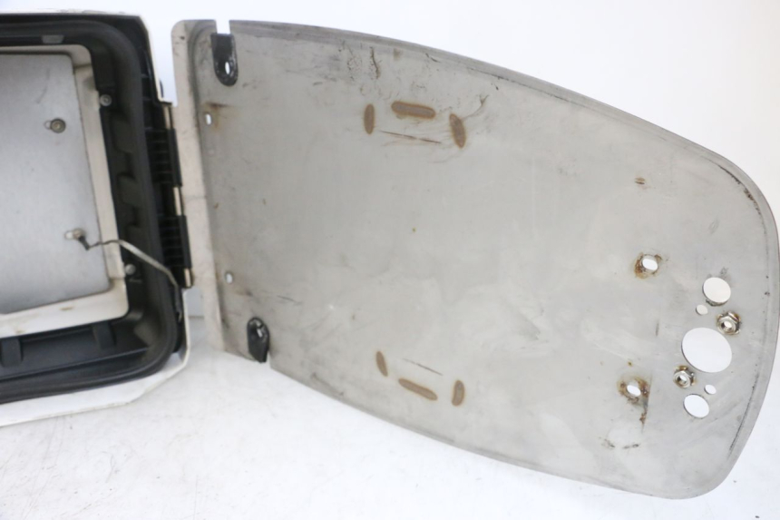 photo de COFFRE SELLE BMW R RT ABS 1200 (2010 - 2014) - Gros plan technique