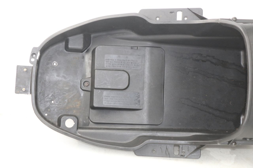 photo de COFFRE SELLE DAELIM S2 FI 125 (2008 - 2017) - Points de fixation