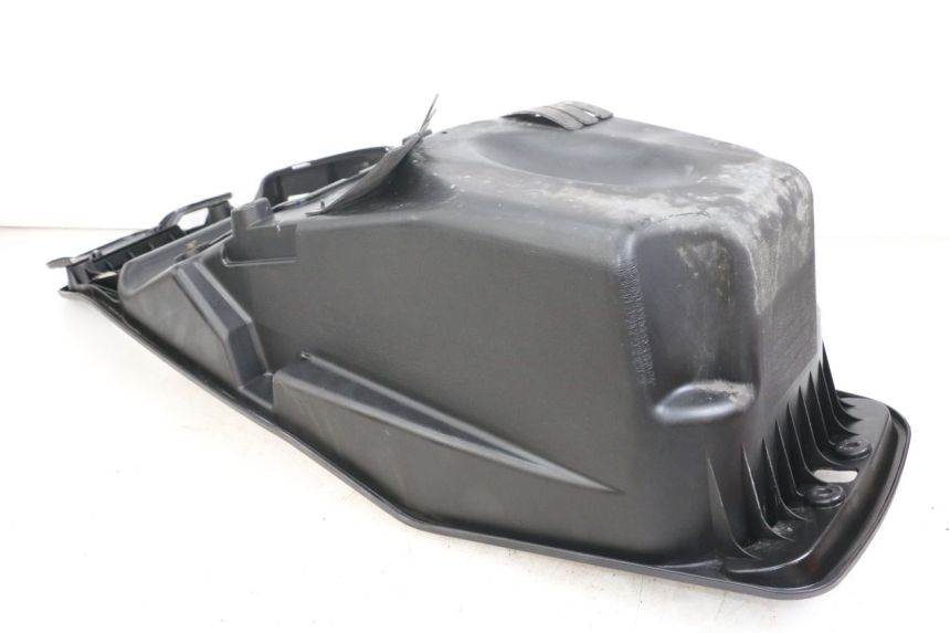 photo de COFFRE SELLE DAELIM S3 125 (2010 - 2017) - Détail de la pièce