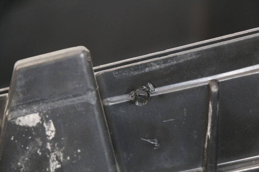 photo de COFFRE SELLE PEUGEOT SATELIS 500 (2007 - 2013) - État de surface