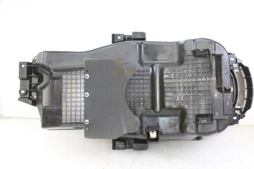 photo de COFFRE SELLE PEUGEOT SATELIS 125 (2013 - 2018) - Zoom état d’usage